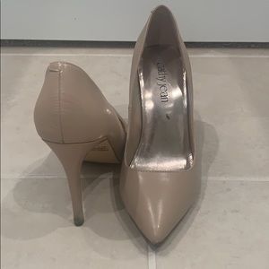 Cathy Jean nude pumps